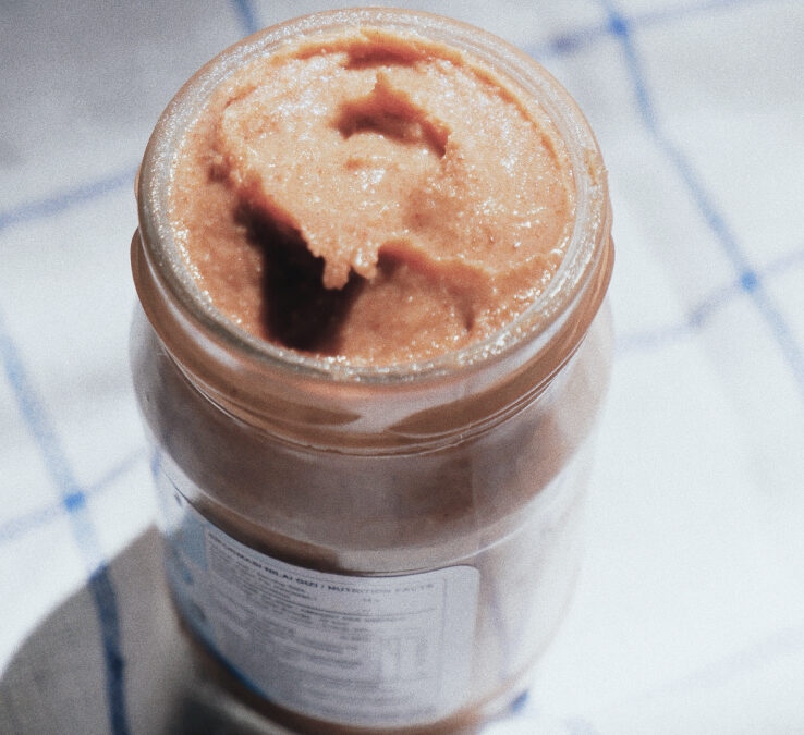 Smooth homemade peanut butter